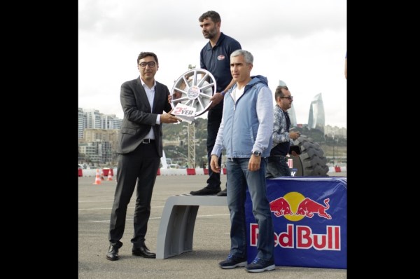 bakida-ilk-defe-red-bull-car-park-drift-cempionati-kecirilib